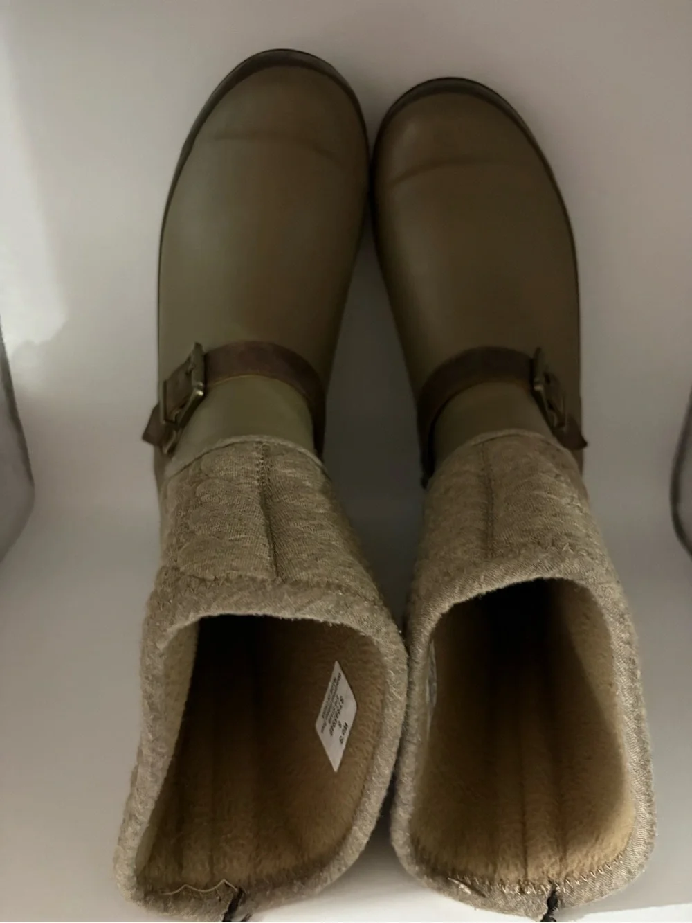 Chic Sperry Olive Colored Quilted Shaft Rain Boots with Buckle Strap Size 8
